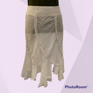 🆓 w/ purchase! A.n.a white ruffle skirt